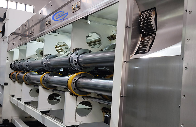 Slotter for cardboard box inline machine 03
